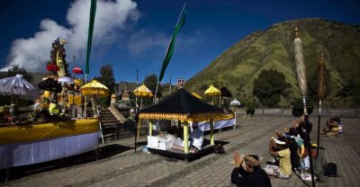 La festa di Kasada nel parco nazionale di bromo in indonesia