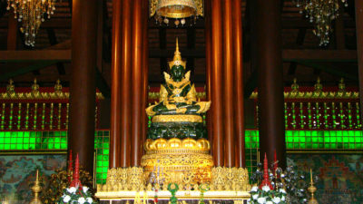 il buddha di smeraldo nel Wat Phra Kaeo a chiang rai in thailandia