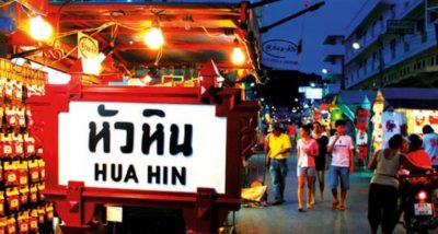 Mercato notturno di Thanon Dechanuchit in thailandia