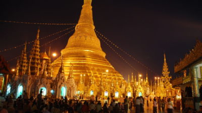 Swedagon Paya notte yangon myanmar