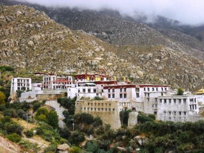 panoramica monastero drepung tibet