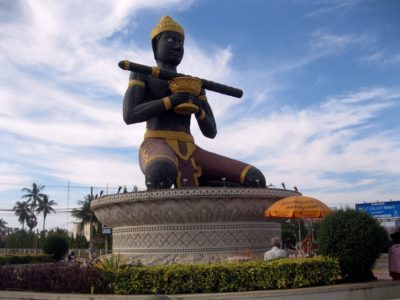 La statua del Re Dambang Krenhung a Battambang