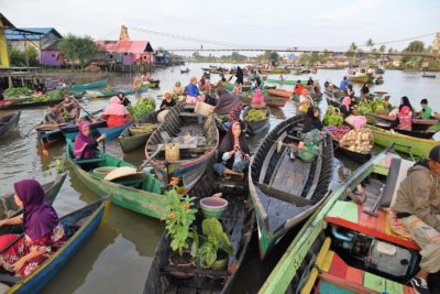 Mercato galleggiante a Banjarmasin