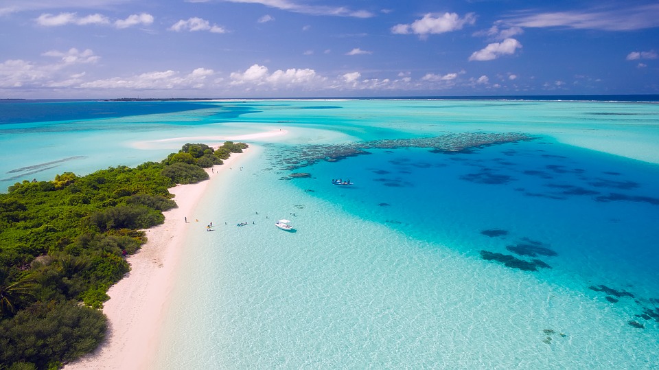 Palme e mare turchese negli atolli meridionali delle Maldive