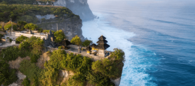 tempio e scogliera a Uluwatu